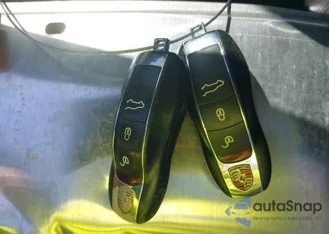 2011 Porsche Cayenne Turbo z USA, uszkodzony, nr VIN WP1AC2A2XBLA81323